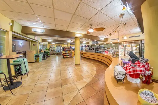 Holiday Inn Des Moines-Airport/Conf Center - Yeme / İçme
