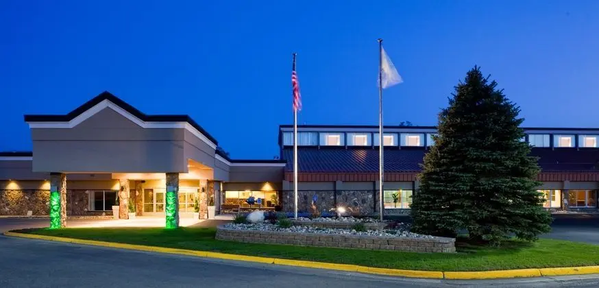 Holiday Inn Detroit Lakes - Lakefront by IHG