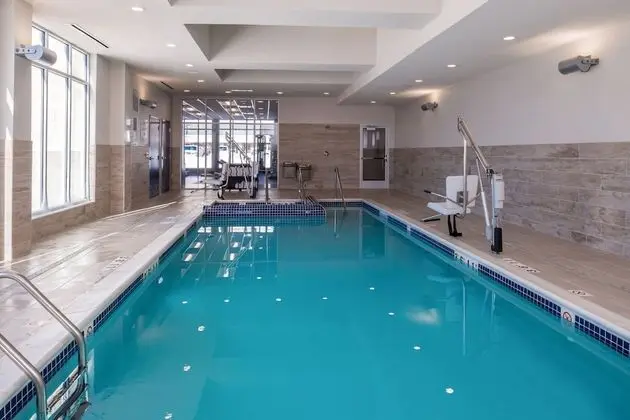 Holiday Inn Detroit Northwest - Livonia, an IHG Hotel - Havuz