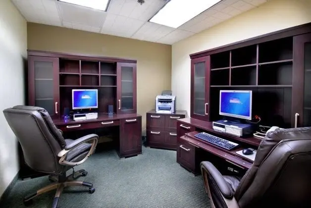 Holiday Inn Edison at Midtown