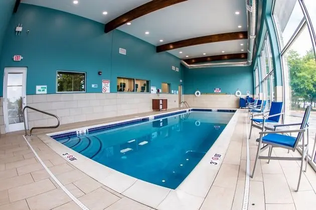 Holiday Inn Express Allentown North - Havuz