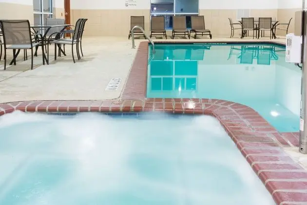 Holiday Inn Express Alvarado - Havuz