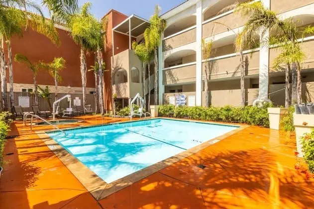Holiday Inn Express Anaheim West, an IHG Hotel - Havuz