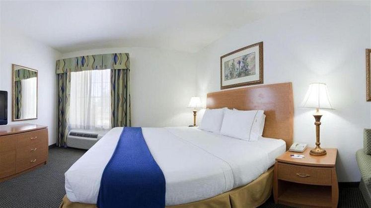 Holiday Inn Express and Suites Columbus