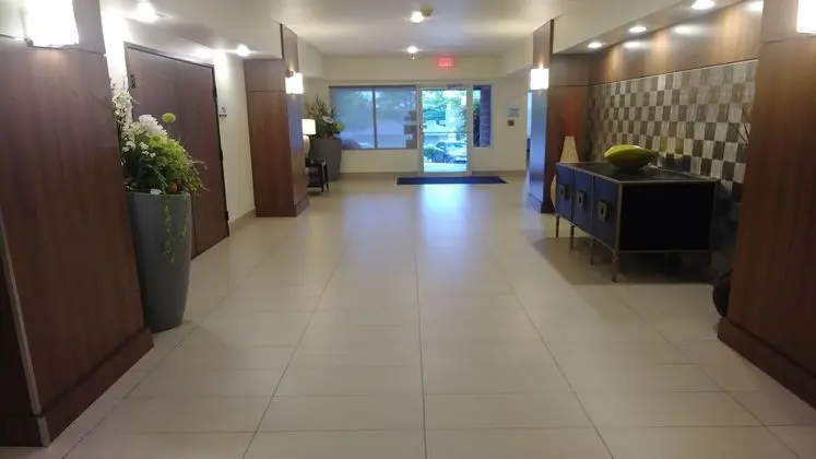 Holiday Inn Express and Suites Dallas Park Central - Lobi