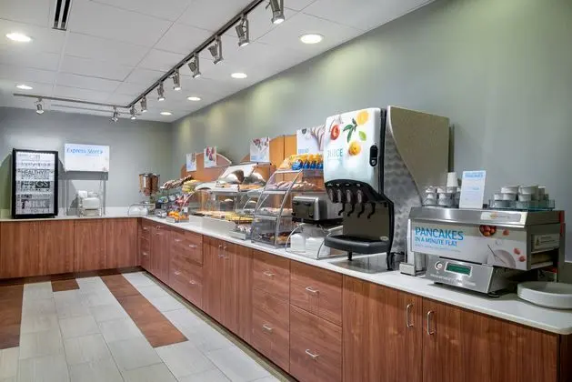 Holiday Inn Express and Suites Daphne Spanish Fort - Yeme / İçme