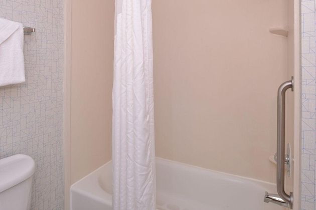 Holiday Inn Express and Suites Parkersburg Mineral