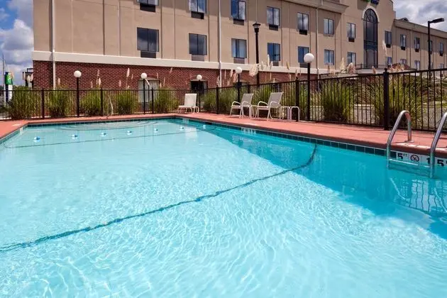 Holiday Inn Express and Suites Pell City - Havuz