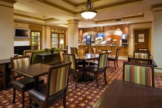 Holiday Inn Express and Suites Pell City - Yeme / İçme