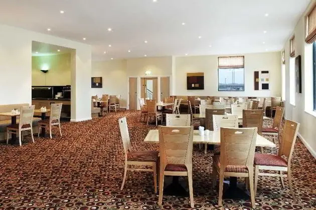 Holiday Inn Express Antrim - Yeme / İçme