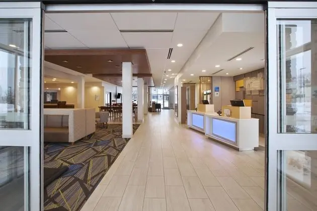 HOLIDAY INN EXPRESS AUBURN HILLS SOUTH - Dış Mekan