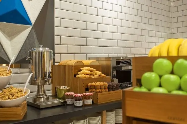 Holiday Inn Express Barrow-in-Furness, an IHG Hotel - Yerinde Yemek