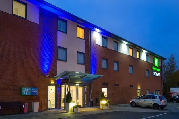 Holiday Inn Express Bedford - Dış Mekan