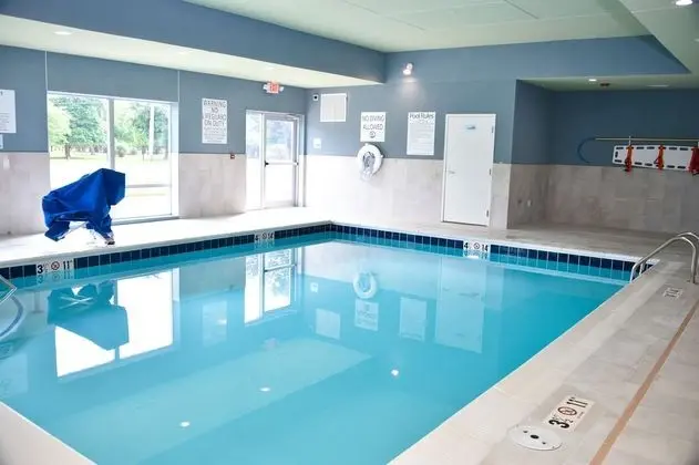 Holiday Inn Express Bensenville - O'Hare - Havuz
