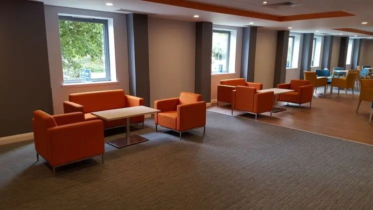 Holiday Inn Express Birmingham Castle Bromwich - Lobi