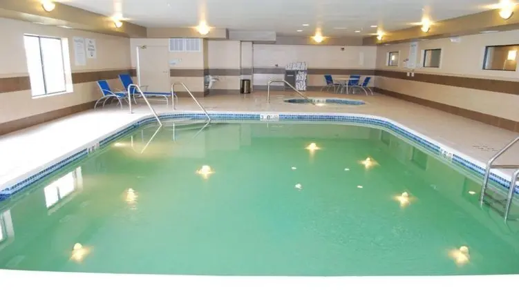 Holiday Inn Express Bloomington West - Havuz
