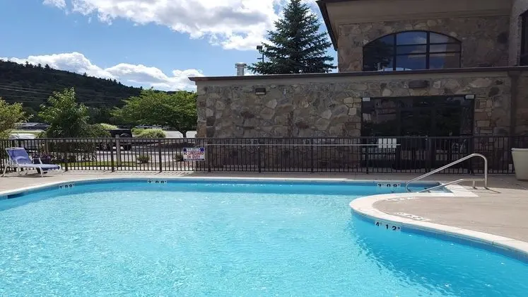 Holiday Inn Express Boone - Havuz