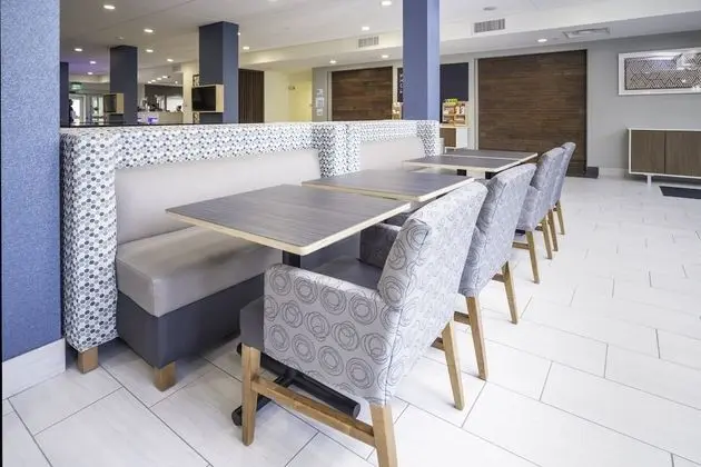 Holiday Inn Express Brevard City Center, an IHG Hotel - Yerinde Yemek