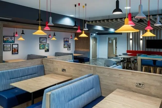 Holiday Inn Express Cambridge West Cambourne, an IHG Hotel - Yerinde Yemek