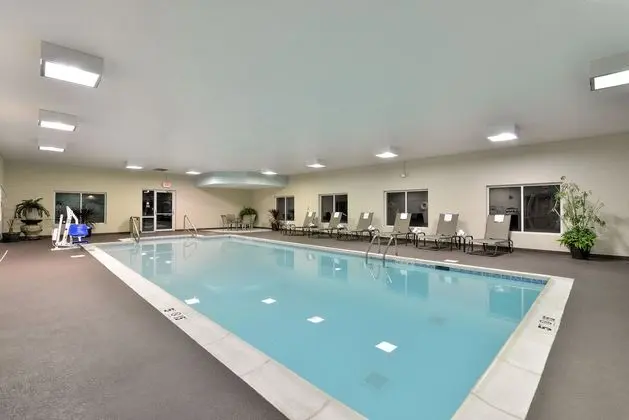 Holiday Inn Express Campbellsville - Havuz