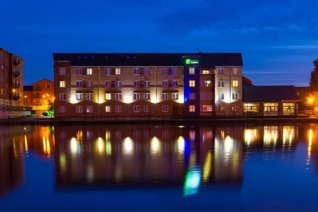 Holiday Inn Express Cardiff Bay