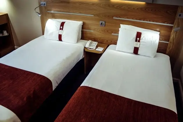 Holiday Inn Express Cardiff Bay - Genel
