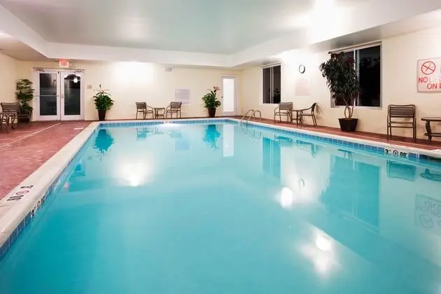 Holiday Inn Express Carrollton - Havuz