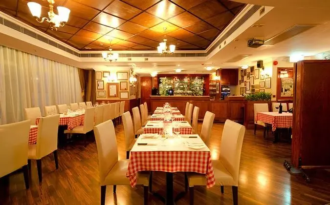 Holiday Inn Express Causeway Bay Hong Kong - Yeme / İçme