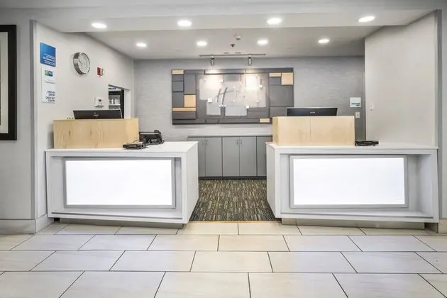 Holiday Inn Express Chicago NW Vernon Hills - Lobi