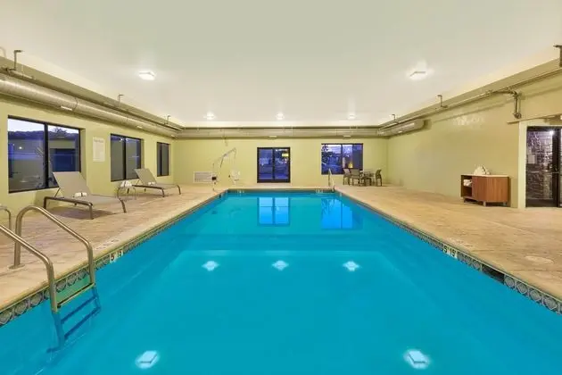 Holiday Inn Express Chillicothe - Havuz