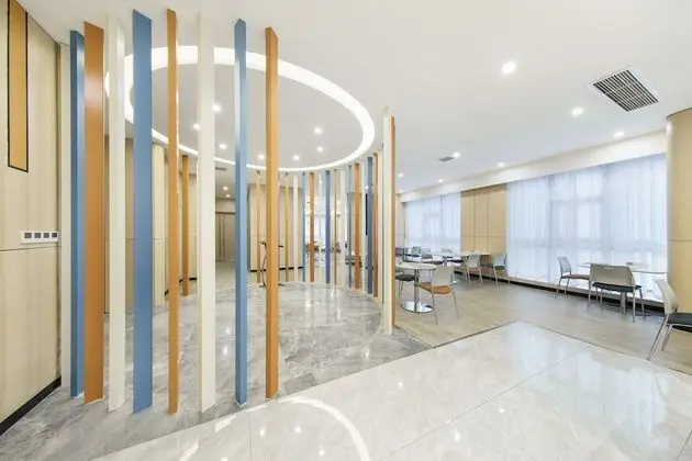 Holiday Inn Express Chongqing Guanyinqiao, an IHG Hotel - Yerinde Yemek
