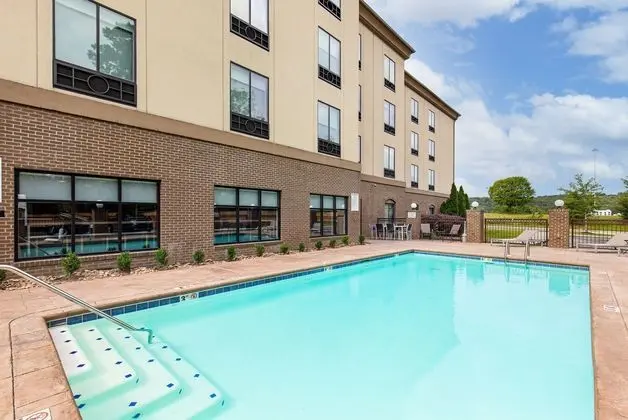 Holiday Inn Express Cleveland Northwest - Havuz