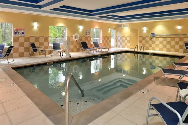 Holiday Inn Express Columbia - Havuz