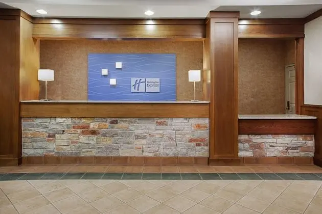 Holiday Inn Express Coralville, an IHG Hotel - Lobi