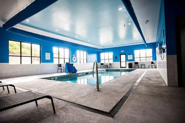 Holiday Inn Express Dayton, an IHG Hotel - Havuz