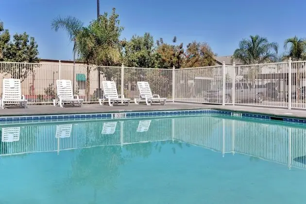 Holiday Inn Express Delano, an IHG Hotel - Havuz