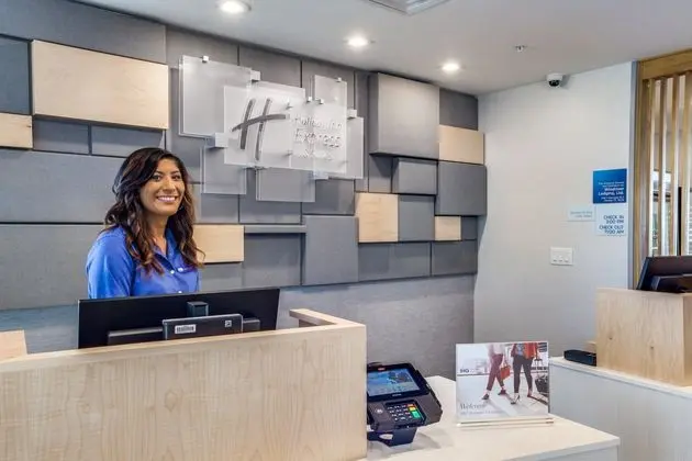 Holiday Inn Express Denton - Lobi