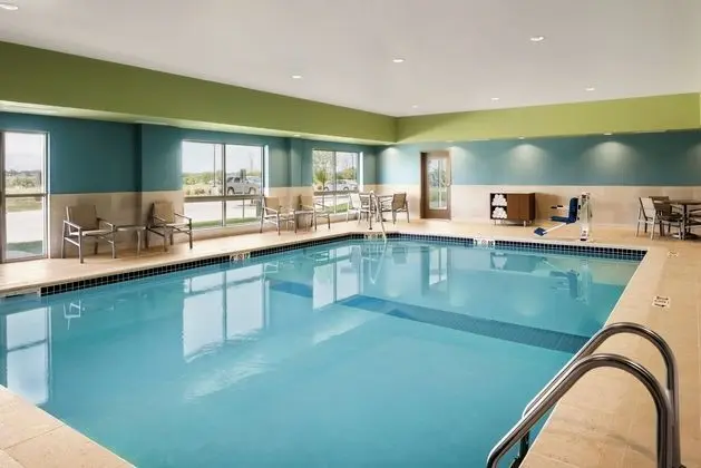 Holiday Inn Express Des Moines - Havuz