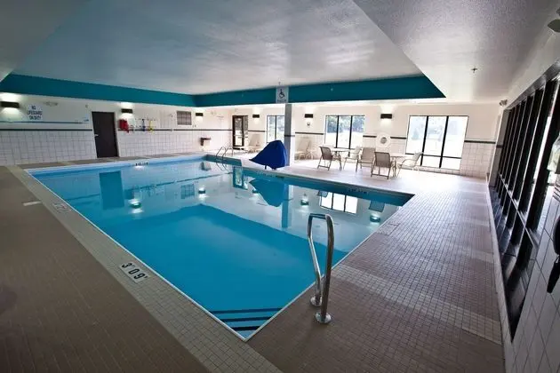Holiday Inn Express Detroit North - Troy - Havuz