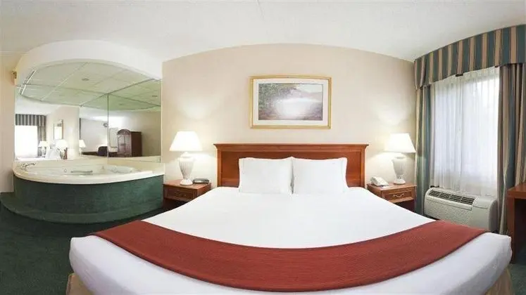 Holiday Inn Express Detroit-Warren