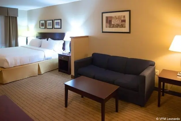 Holiday Inn Express Devils Lake