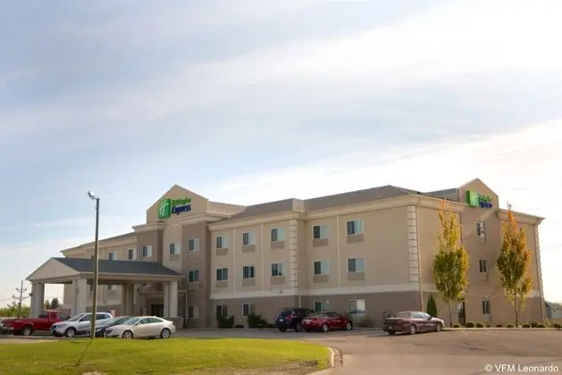 Holiday Inn Express Devils Lake