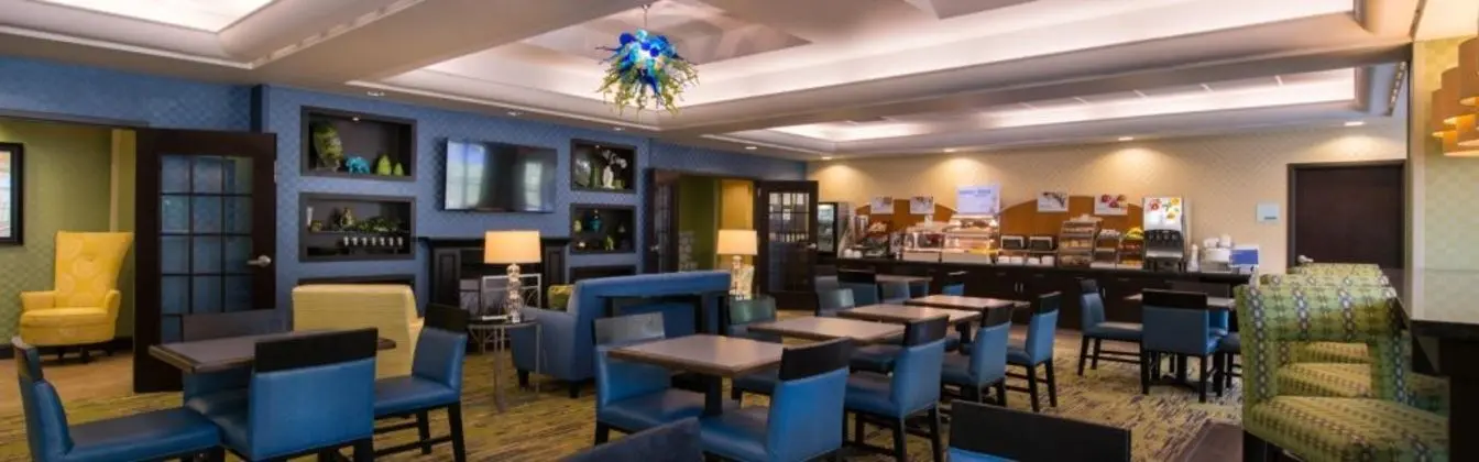Holiday Inn Express Dickson City - Scranton - Yeme / İçme