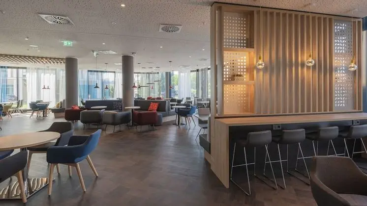 Holiday Inn Express Düsseldorf – Hauptbahnhof, an IHG Hotel - Lobi