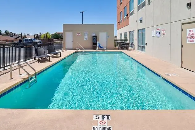Holiday Inn Express El Paso - Havuz