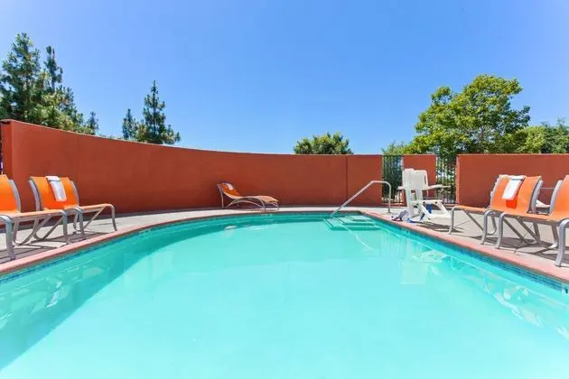 Holiday Inn Express Elk Grove Sacramento Area - Havuz