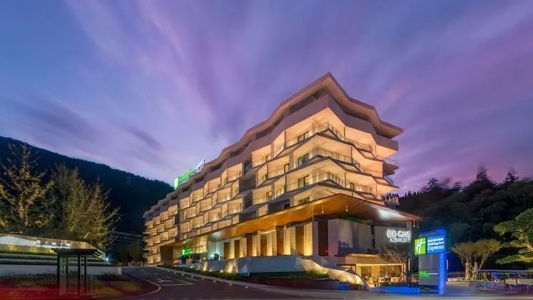 Holiday Inn Express E'Mei Qiliping, an IHG Hotel - Öne Çıkan Resim