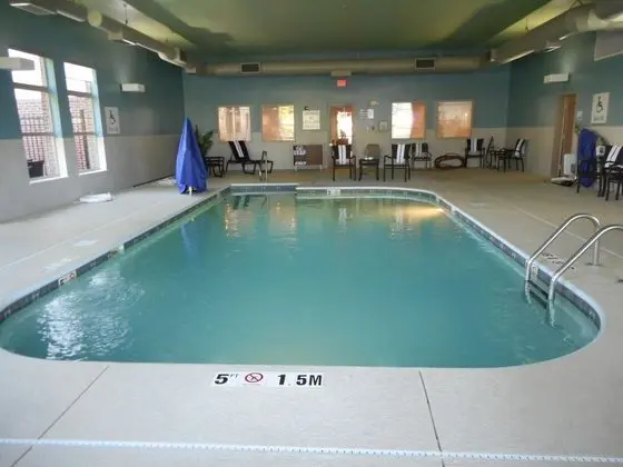 Holiday Inn Express Fairfield - Havuz