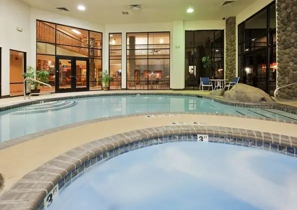 Holiday Inn Express Fallon - Havuz