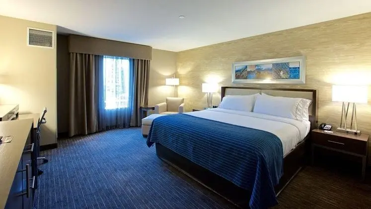 Holiday Inn Express Fargo SW I 94 45th St